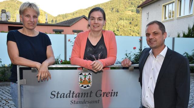 Neue Greiner Vizebürgermeisterin Fabiola Gattringer, Mitte, mit Bürgermeister Rainer Barth und Vizebürgermeisterin Tanja Neudorfhofer.