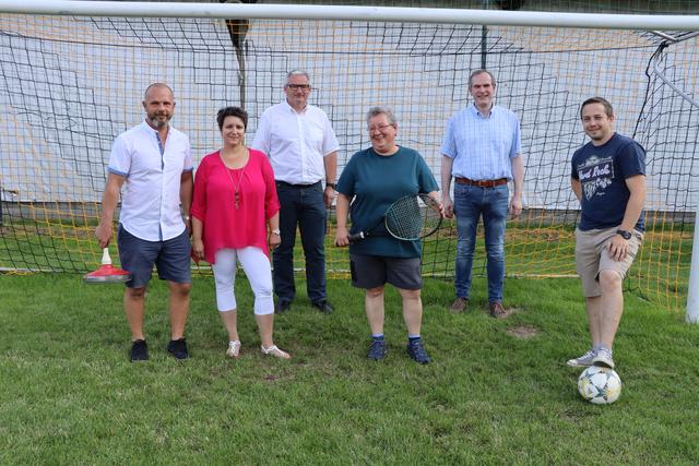 Ein Teil des neuen Vorstandes mit Stadtrat Josef Keck, Obmann Christian Rauer, Claudia Rauer, Roman Heiden, Klaudia Bayer, Josef Keck und Christoph Aschauer-Linda