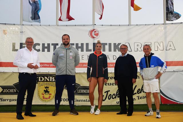 Eisenstadts Bürgermeister Thomas Steiner, Lukas Weißhaidinger, Ivona Dadic, Hans Niessl und Rolf Meixner (v.l.n.r.) beim Austrian Top Meeting in der Leichtathletik-Arena Eisenstadt.