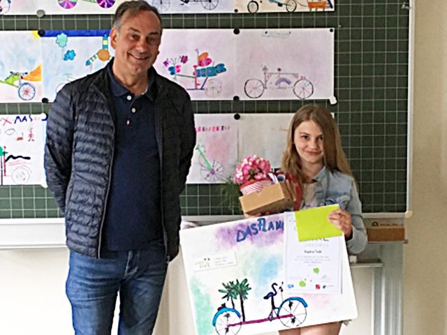 Sophia Told aus der VS Sillian machte mit ihrem „Flamingo-Rad“ den ersten Platz im Bezirk.