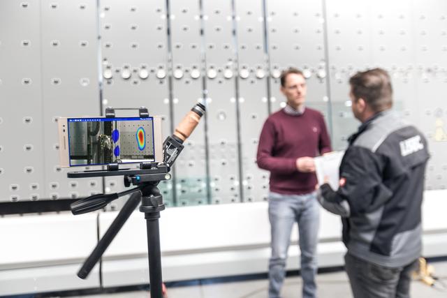 Mit den akkustischen Kameras von "Seven Bel" wird Schall sichtbar gemacht. | Foto: tech2b/Andreas Balon