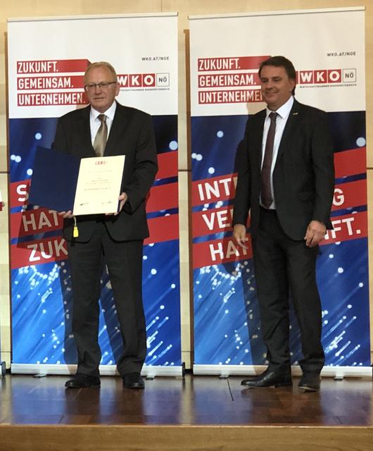 Bei der Verleihung: Kommerzialrat Transportunternehmer Helmut Schnabl und Wirtschaftskammerpräsident Kommerzialrat Wolfgang Ecker