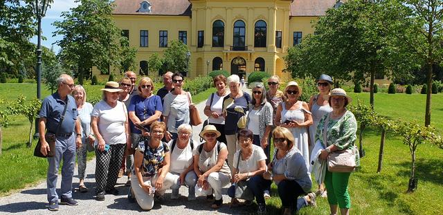 Die Reisegruppe aus Oberpullendorf und Umgebung besuchten auch das Schloss Eckartsau