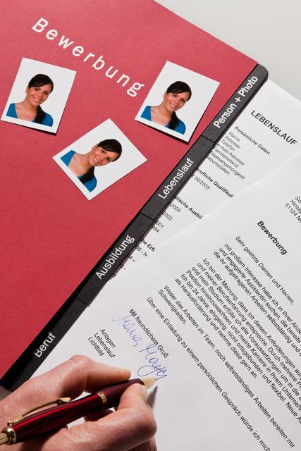 Im Bezirk Ried waren insgesamt 385 junge Menschen auf Arbeitsuche: davon 200 arbeitslos, 158 in Schulung bzw. 27 auf Lehrstellensuche. | Foto: Gina Sanders/fotolia