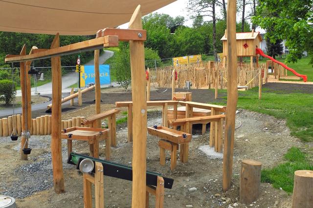 Ein Projekt, das im Rahmen der Dorferneuerung und Lokalen Agenda 21 gefördert wurde, ist der Spielplatz in Oberndorf in Tirol.