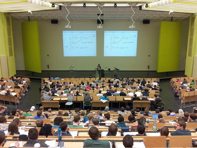 Fast 10.000 Österreicher studierten 2016 in Deutschland. Österreicher sind dort damit die viertgrößte ausländische Studentengruppe.