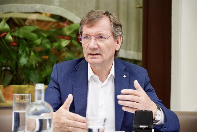 Adolf Inzinger, Sprecher der ARGE Ordensspitäler Österreichs, betont die Wichtigkeit der 23 Spitäler für die Aufrechterhaltung des österreichischen Gesundheitssystems.