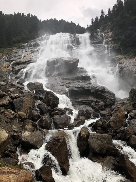 Der Grawa-Wasserfall ist das Herzstück des WildeWasserWeges durch das hintere Stubaital.
