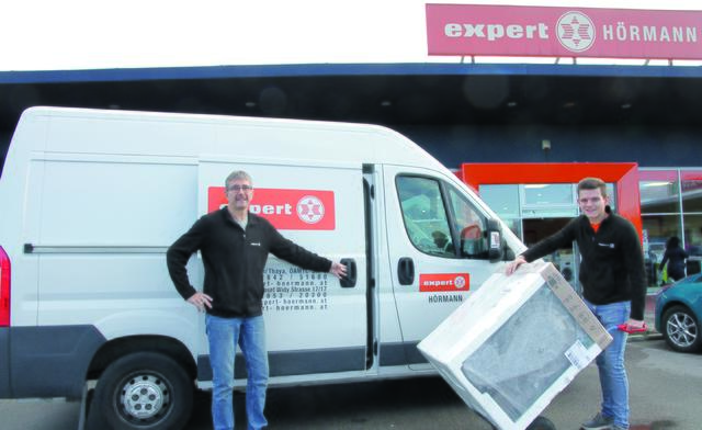 Ralf Schwarz (re.): „Wir liefern und montieren nicht nur fachgerecht, sondern sind für viele Marken auch autorisierter Service- und Reparaturpartner und sind vor allem gleich vor Ort mit kurzen Anfahrtswegen.“