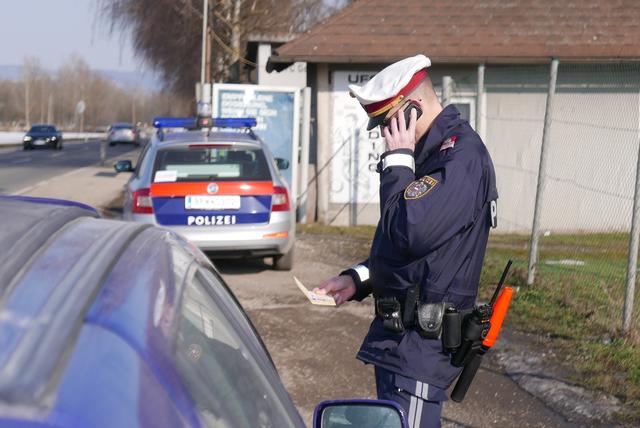 Bei der Kontrolle zuckte der Beifahrer aus. | Foto: BRS/Auer