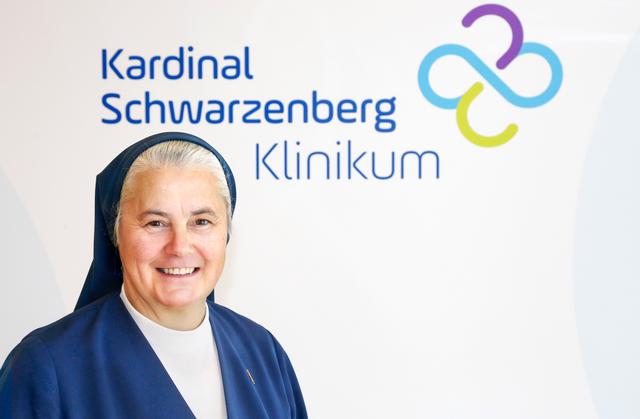 Schwester Katharina Laner, Geschäftsführerin des Kardinal Schwarzenberg Klinikums: „Ein Haus, das offen für alle ist, ist plötzlich abgeriegelt – das war für uns eine herausfordernde Situation.“