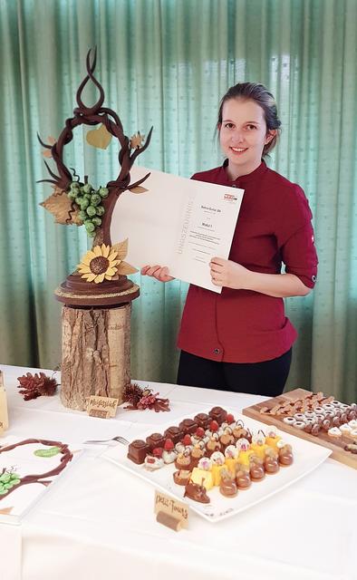 Konditormeisterin Bettina Gumpl eröffnete in Gössendorf eine Auftragskonditorei. Torten können online bestellt werden.