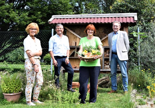 Laden Kinder zur Gartenspasswoche ein: vl.n.r. Eva-Maria Nadler (Kontakstelle für Alleinerziehende der EDW), Josef Peck (LGV Gärtnergemüse), Angelika Palme (City Farm Augarten), Hans Sailer (Ökosoziales Forum Wien)