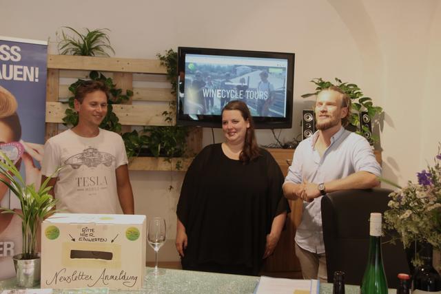 Marcel Ertl, Hanna Bergmann und Jan Vavřička von "Winecycle-Tours".