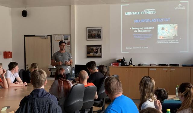 Mentale Fitness ist Teil des dritten Lehrjahres, wie hier in der LBS Tamsweg. Dabei wird der Umgang mit Stressbelastungen thematisiert.