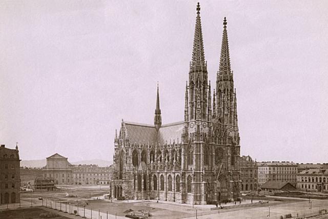 Votivkirche im Bau