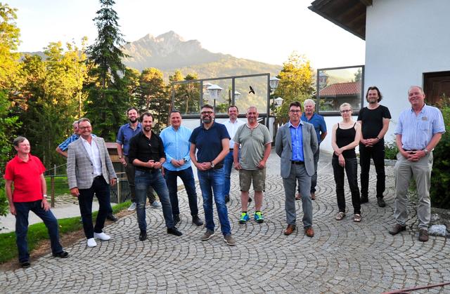 Das ist der neue Regionsausschuss der vereinigten SPÖ-Ortsgruppen im westlichen Mittelgebirge.