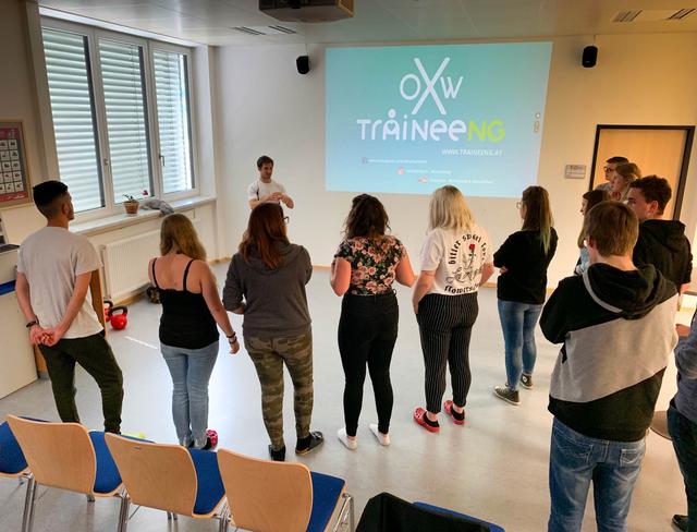 Roland Stegmüller beim Vortrag zum Thema funktionelle Ergonomie. Bewegung, Ernährung und mentale Fitness sind die drei Kernelemente ihrer Initiative.