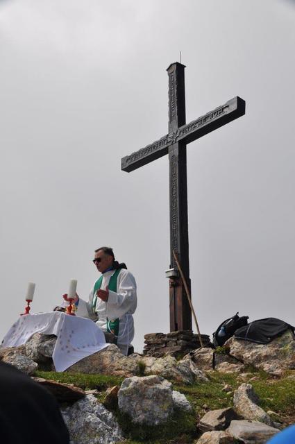 Pfarr-Provisor Jerzy Radziwonski hielt die Jubiläumsmesse am Salzkofel.