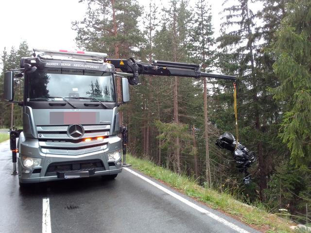 Absturz eines Motorradfahrers in Nauders.