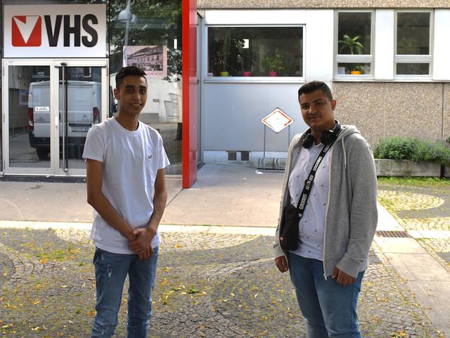 Younes und Baraa (v.l.) gehen gestärkt und mit einem positiven Pflichtschulabschluss aus der Pandemie.