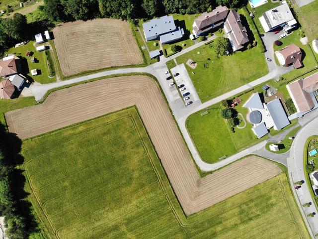 Insgesamt wurden zehn Parzellen für das Baulandmodell erschlossen, acht Parzellen sind noch frei.