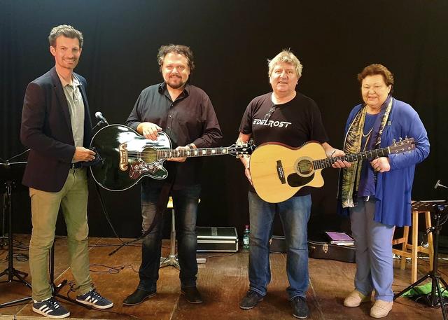 Werner Auer und Ulli Winter wurde von Christine Beck und René Lobner in Gänserndorf willkommen geheißen.