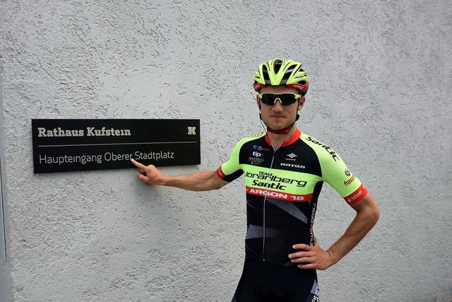 Maximilian Kuen - Oberer Stadtplatz als Startplatz für Österreich dreht am Rad.
