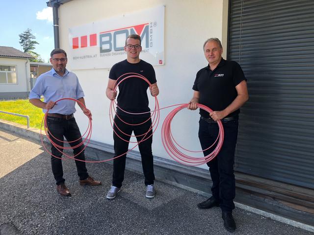 Klaus Mühlbacher (l.), Martin Feichtinger (m.) und Klemens Steidl (r.) sind sich einig: Der Bezirk Braunau braucht eine flächendeckende Glasfaserinfrastruktur.