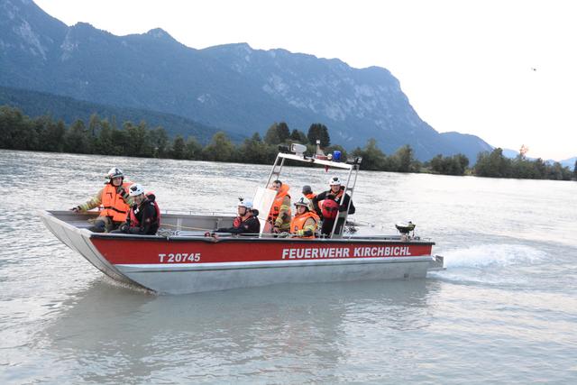 Am Montag, den 13. Juli machten sich mehrere Einsatzkräfte auf die Suche nach einer angeblich vermissten Person im Inn. Ohne Erfolg. Laut der Feuerwehr Kirchbichl handelt es sich wahrscheinlich um einen Fehlalarm.
