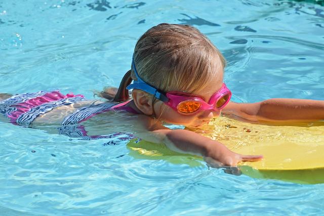 Abtauchen und Sommer genießen: Bewegung in und ums Wasser hält fit und sorgt für einen kühlen Kopf. | Foto: pixabay