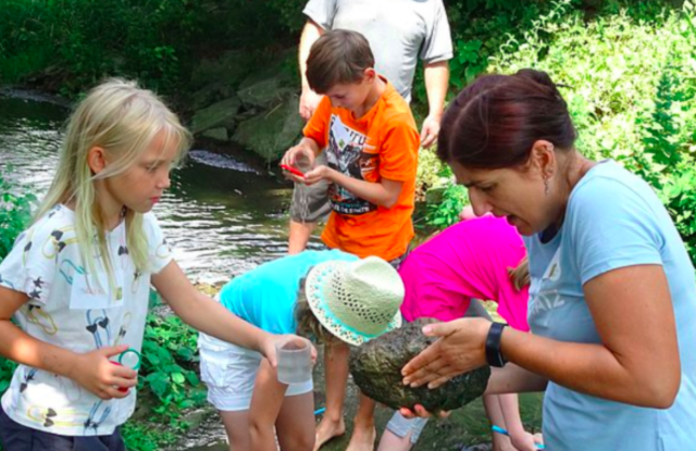 Am 15. Juli geht es mit Becherlupe und Kescher an die Polsenz. | Foto: Naturpark Obst-Hügel-Land