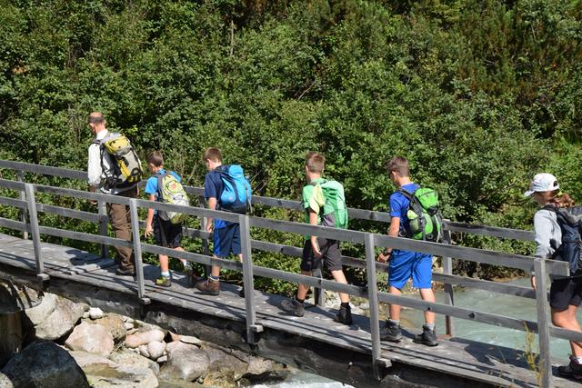 Die Befragten wählten „Angebote, die mir die Natur näherbringen“ liegt mit einer Note von 1,94* an die erste Stelle, gefolgt von „sanften Sportmöglichkeiten (Walking, Wandern, Radfahren…)“ mit 2,04 – wie hier im Nationalpark Hohe Tauern.