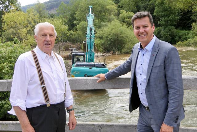 Der Gurker Bürgermeister Siegfried Kampl und Landesrat Daniel Fellner