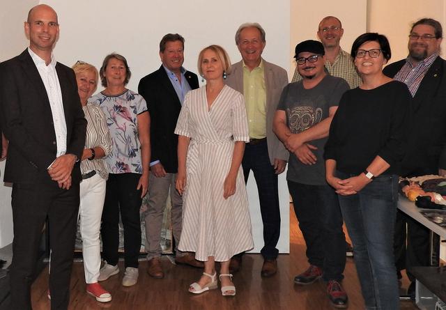 Beeindruckt zeigten sich: Kulturamtsleiter Dr. Gregor Kremser, GRin Hannelore Rohrhofer, GR-Klubobfrau Gabriele Mayer, StR Prof. Helmut Mayer, Bereichsleiterin Doris Denk, StR Günter Herz, GR Nikolaus Lackner, Archivmitarbeiter Helmut Osberger, Museumsleiterin Sabine Laz, Bildungsgemeinderat Mag. Klaus Bergmaier