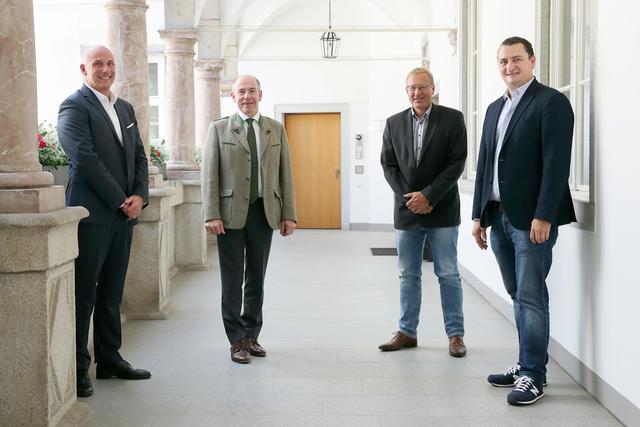Gregor Dietachmayr (Pöttinger), Landesrat Max Hiegelsberger (ÖVP), Markt- und Meinungsforscher Werner Beutelmeyer und Florian Hippesroither (Gourmetfein).