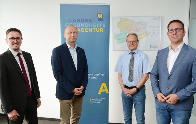 Ortsvorsteher Manuel Scherscher, Konrad Kogler (Vorstand NÖ Gesundheitsagentur), Helmut Krenn (Vorstand NÖ Gesundheitsagentur), Bürgermeister Christian Haberhauer.
 | Foto: NÖ Landesgesundheitsagentur  