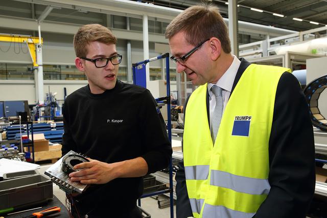 Wirtschafts-Landesrat Markus Achleitner bei einem Betriebsbesuch im vergangenen Jahr.