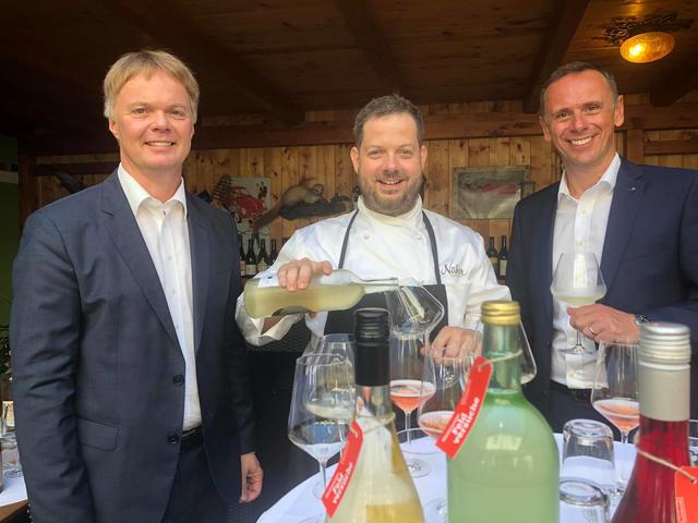 Michael Duscher (Niederösterreich Werbung), Mike Nährer (Gasthaus Nährer) und Jochen Danninger (Tourismuslandesrat).