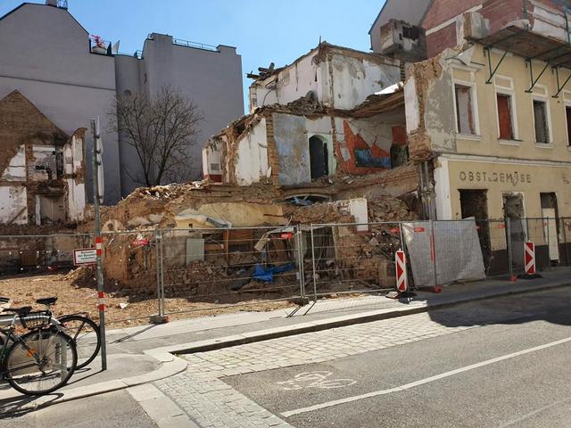Die Baustelle Karolinengasse 13 im Juli 2019 | Foto: Peter Markl