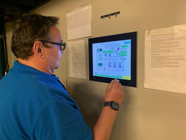 Günter Stiefmann steuert alles digital. | Foto: Wiedner