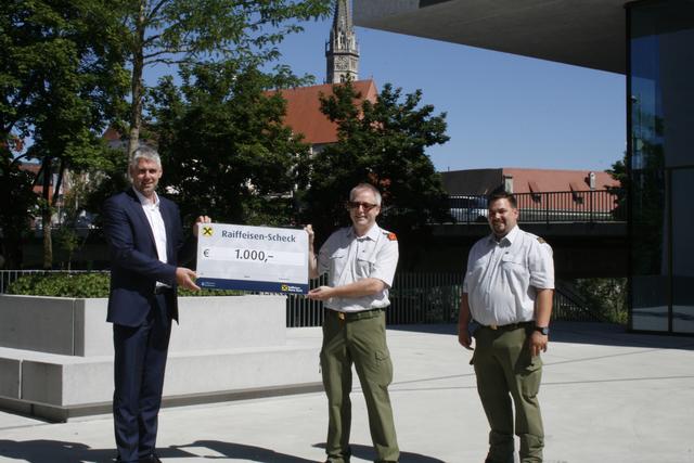Andreas Schmidbauer (Geschäftsleiter RB Steyr), Ronald Schatka (Zugskommandant) und Michael Lakner (Bezirksatemschutzwart) vom Löschzug 1 Innere Stadt (v. li.)