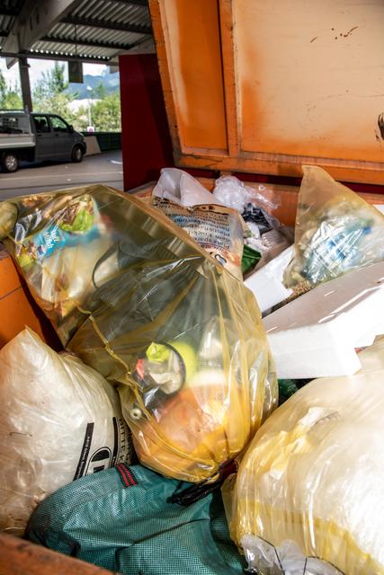 Das richtige Entsorgen will gelernt sein. Bei der Sammlung sollte man unbedingt die Abholzeiten beachten und einhalten. | Foto: Stadtwerke Kufstein