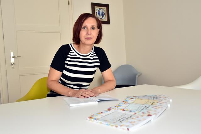 LRin Fischer: „Beginnend mit Wissenswertem über Österreich bis hin zu grundsätzlichen Informationen zu Aufenthalt und Niederlassung sowie Einbürgerung widmet sich die Broschüre auch den verschiedensten alltagspraktischen Fragen.“ | Foto: Land Tirol/Graus
