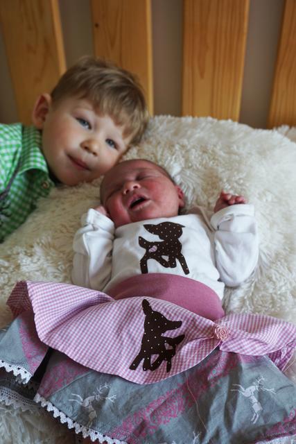 Annika
Geb.: 31.03.20, Gr.: 50 cm, Gew.: 3620 g, Eltern: Birgit Pölzl & Joachim Schwarz aus Ligist, Bruder: Lorenz