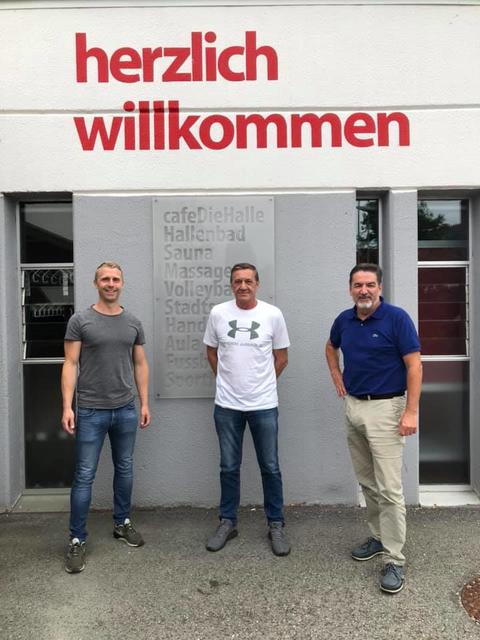 Geschäftsführer Weiland, Damentrainer Ivan Hrupic, Obmann Rumpold.