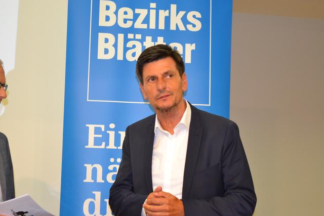 Sportlandesrat Christian Illedits bedankte sich bei den Nachwuchstrainern für ihr Engagement. | Foto: Katharina Zach
