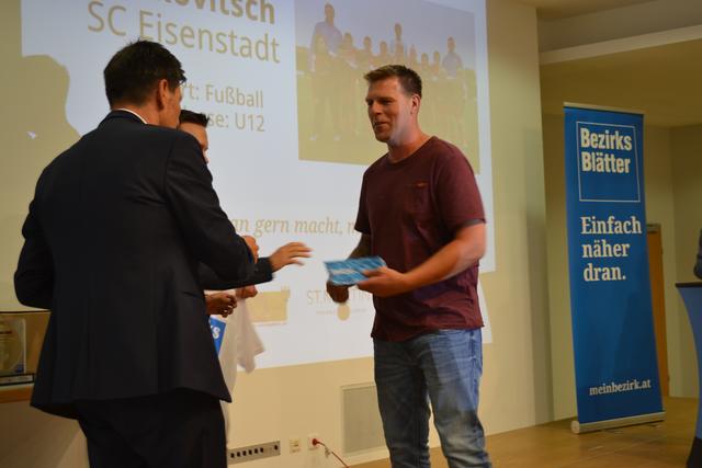 Preisübergabe an Bezirkssieger Andreas Zankovitsch (SC Eisenstadt) | Foto: Katharina Zach