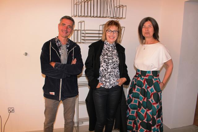Die Künstler Markus Moser und Michaela Schausberger mit der künstlerischen Leiterin Gerhild Illmaier (Mitte).