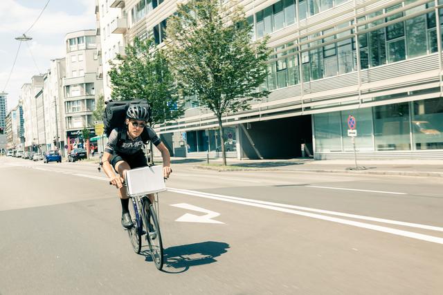 Umweltfreundlich, schnell und nachhaltig liefern Radboten Waren quer durch Linz.